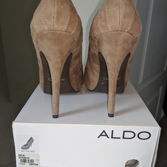 Heels - Picture 2 of 4